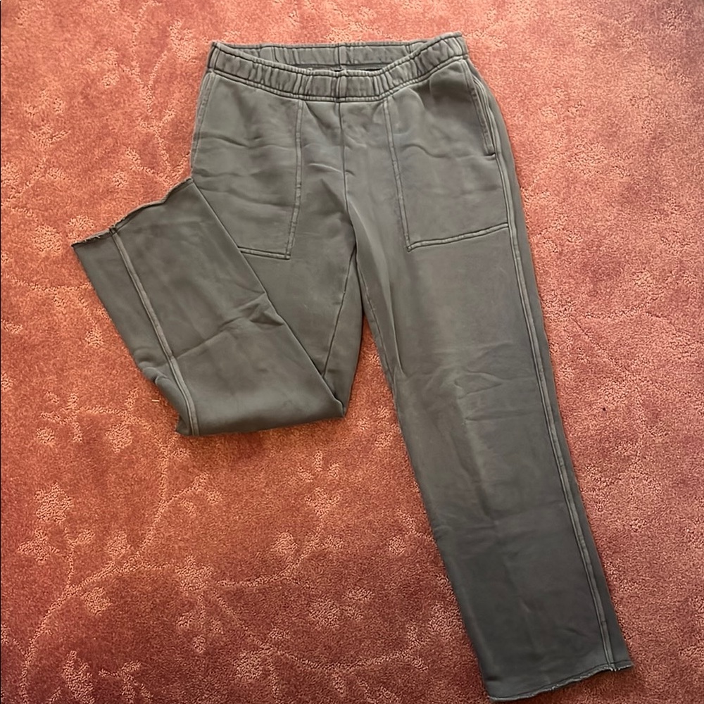 Aerie women’s straight leg cropped sweatpants